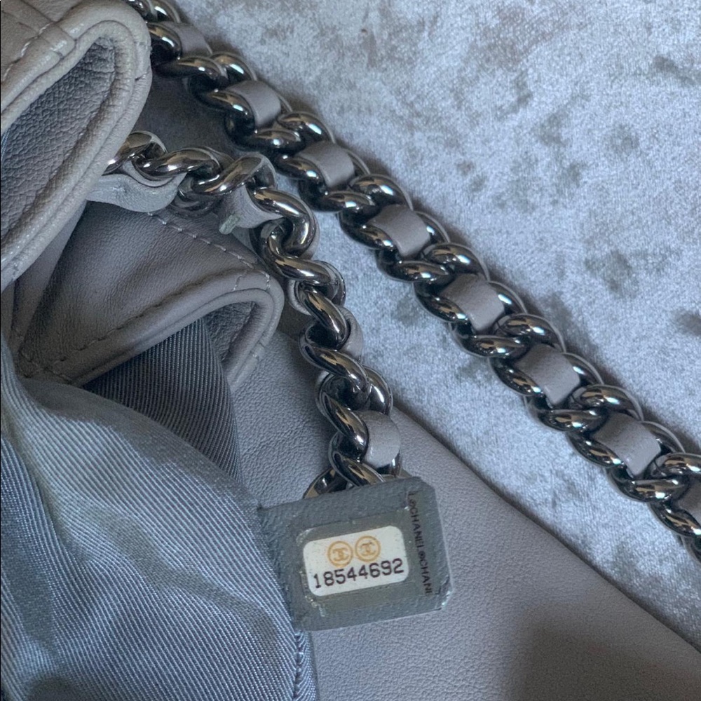 SOLD.Chanel Medium Chain Around Bag - Picture 6 of 6